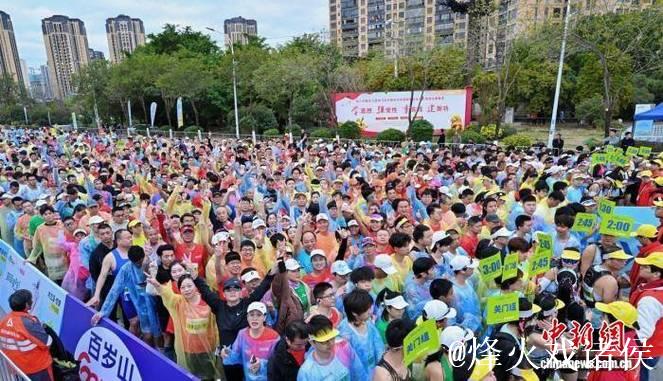 2025莆田马拉松举行 万余名跑者聚“妈祖故里”共绘城市奔跑画卷 2025莆田马拉松举行 万余名跑者聚“妈祖故里”共绘城市奔跑画卷